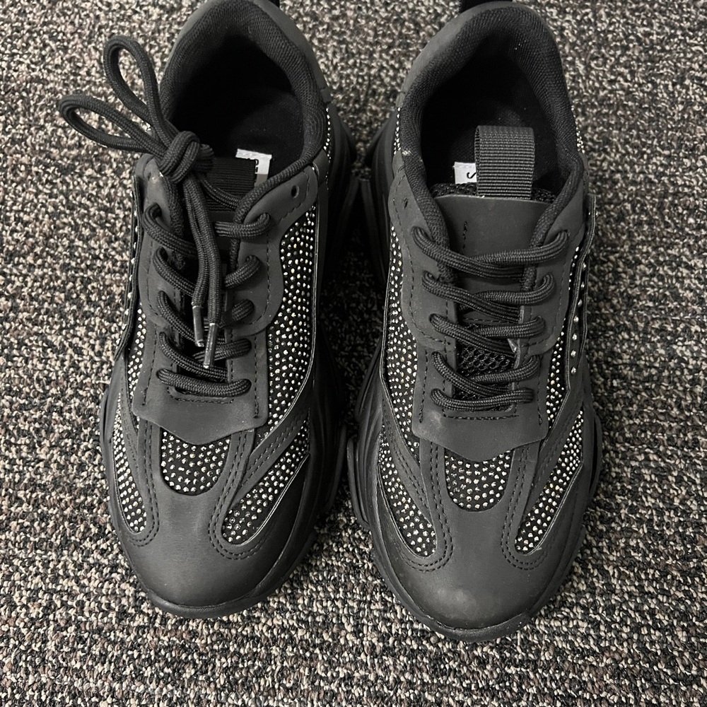 Stylish Black Woman's Sneakers